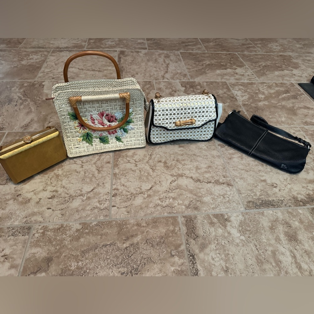 4 small purses as a single purchase